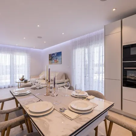 Penthouse Alure * سبليت