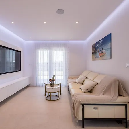 Penthouse Alure شقة سبليت