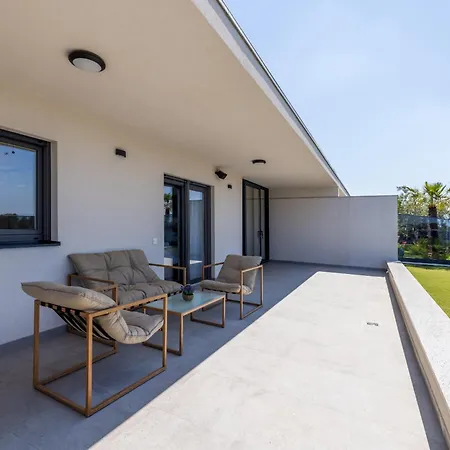 Penthouse Alure * سبليت