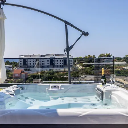 Penthouse Alure شقة *